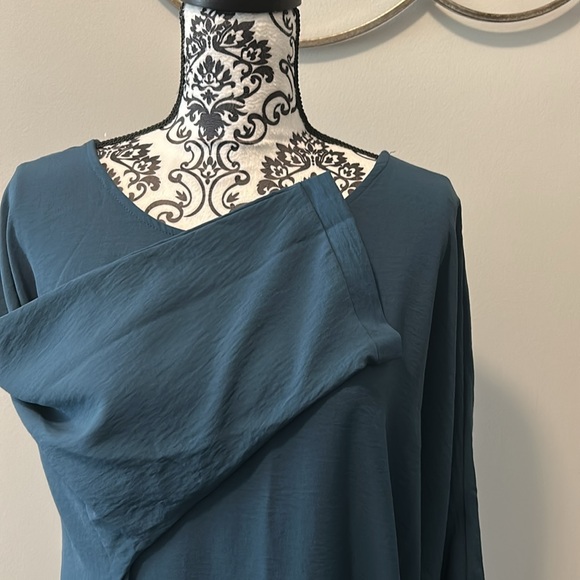 NWOT. Woman’s round neckline blouse with 3/4 length sleeves & ruffle hemline. - Picture 5 of 10